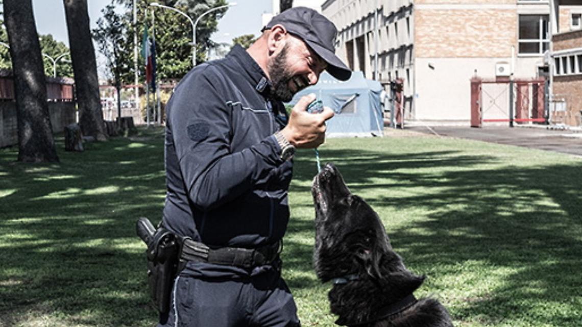 Controlli con cani antidroga