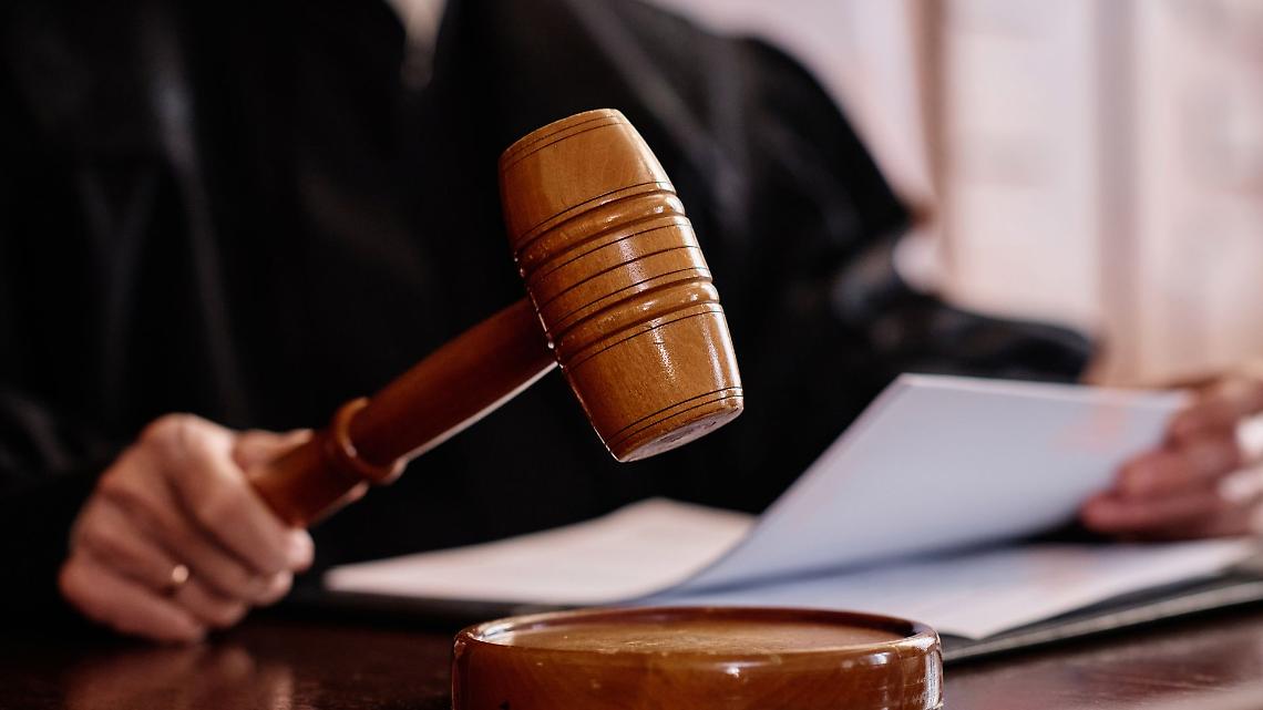 Aggredita con l’acido nel suo salone