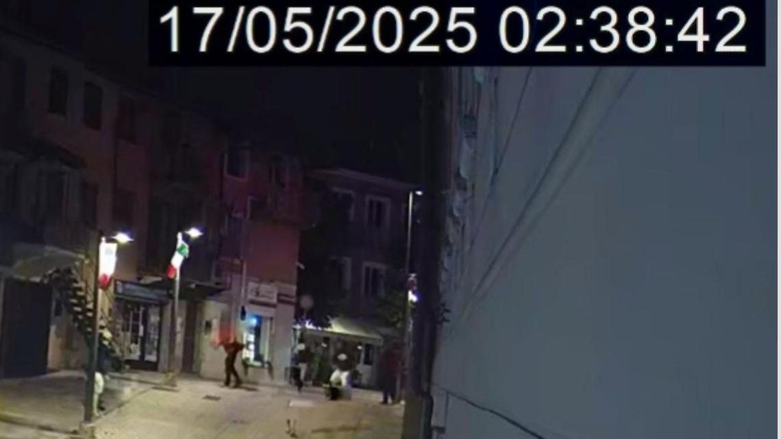Settimo, spacca la vetrina della Pro loco