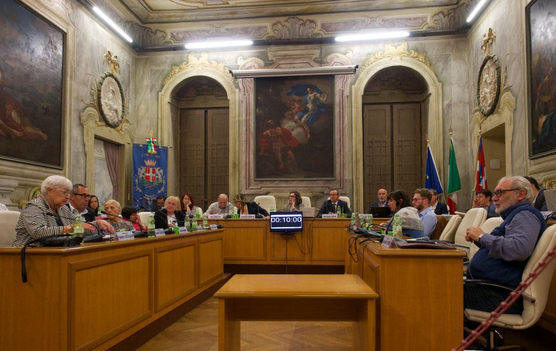 1 milione e 800 mila euro per avviare il progetto del sottopasso e del Movicentro a Ciriè. Il Consiglio si infiamma sui costi di gestione e sulle tempistiche per la realizzazione dell'opera