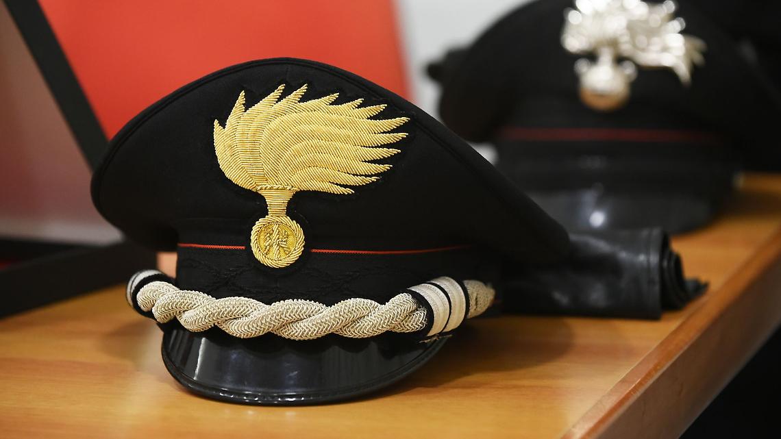 "Pap&agrave;, qualcuno mi sta seguendo": 16enne trascinata per un braccio nel Biellese, fermato un 32enne