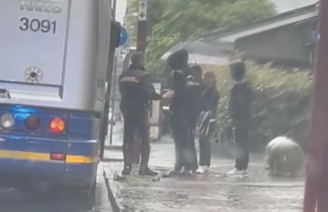 Monopattino rubato alla fermata: tensione su un autobus in corso Vercelli a Ivrea