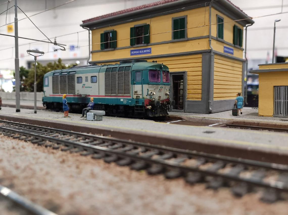 Modellismo in mostra a Rondissone: treni, Lego e Barbie per la festa di San Luigi
