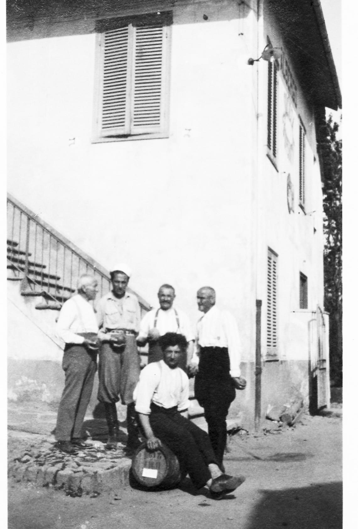 Lardo, vino e mortadella avariati: storia di un magazzino operaio a Drusacco