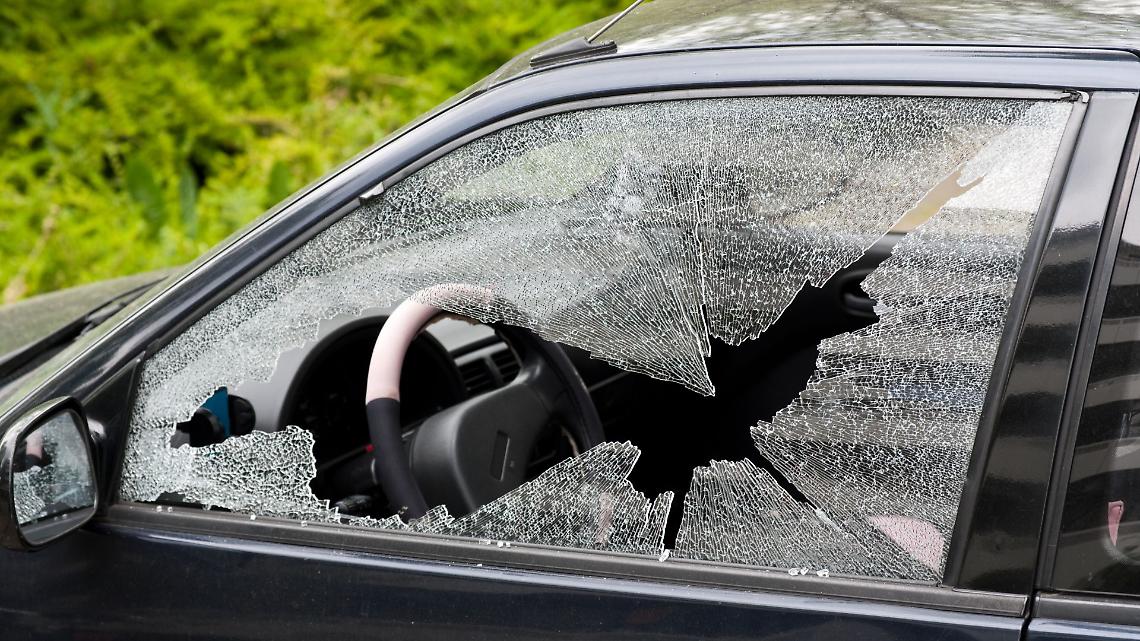 Torino, auto danneggiate