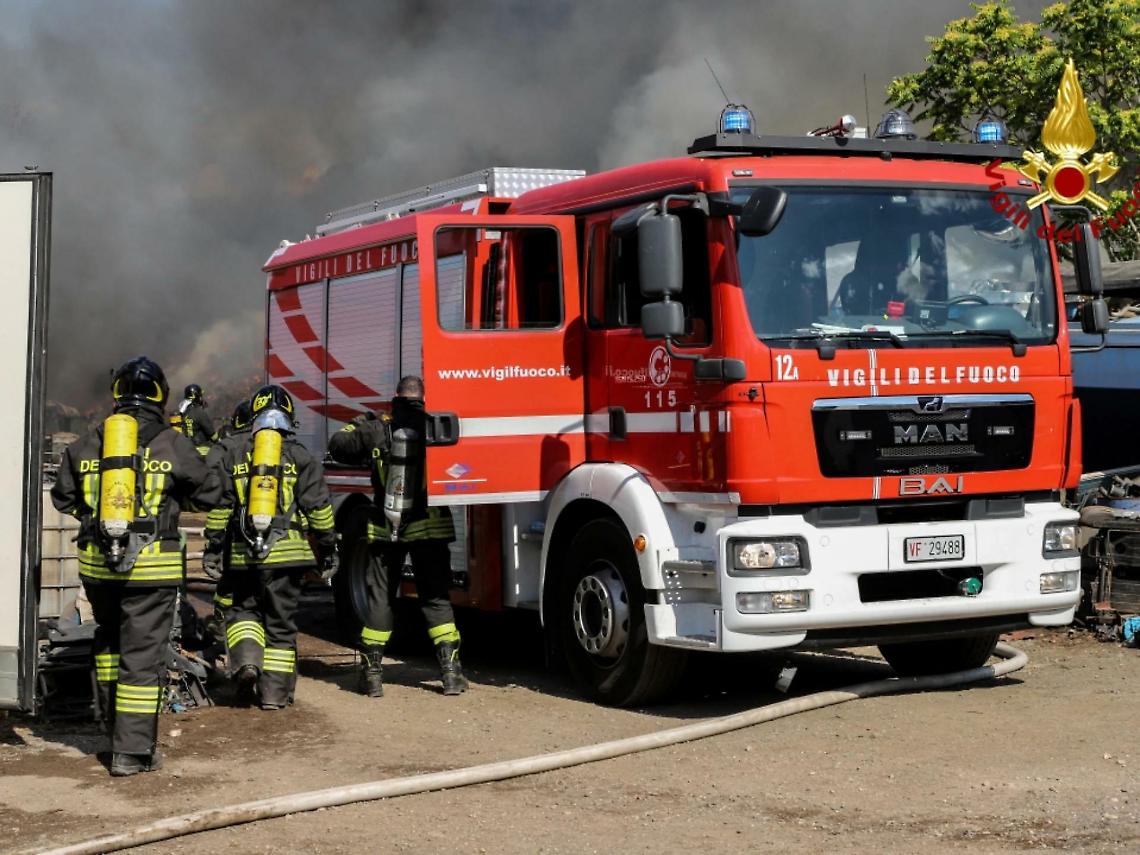 A Santhià, dà fuoco alla sua casa con un disabile al piano di sopra: arrestato
