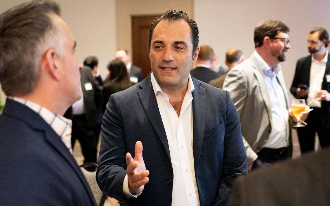 Filosa frena gli entusiasmi, ma rivendica i risultati: “Stellantis è in linea con gli obiettivi”