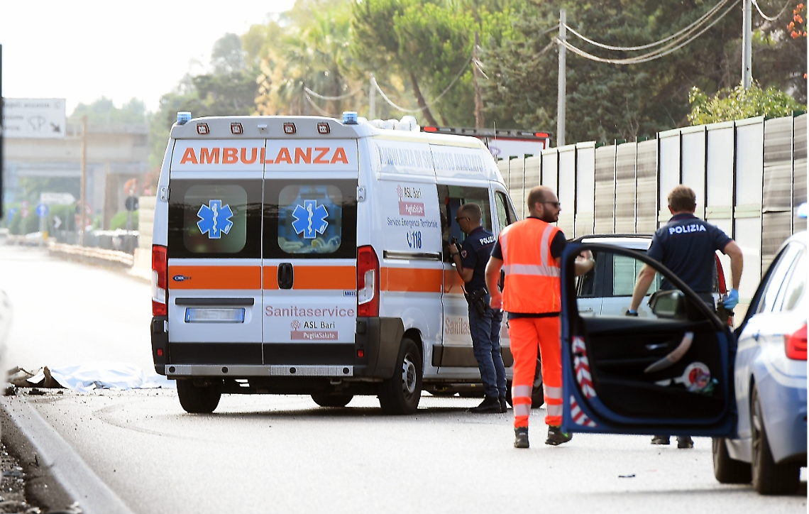 Ambulanza si schianta sulla provinciale: paura sulla strada Torino tra Borgaro e Caselle