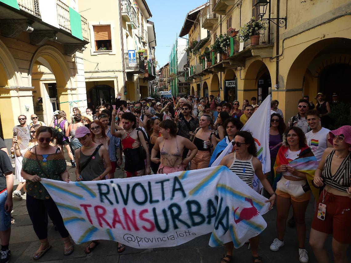 Non solo colori: il Pride come atto politico e spazio di cura attraversa la provincia