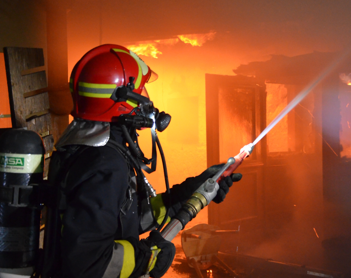  Un furgone in fiamme e centinaia bloccati: così è finita la domenica per chi rientrava dal mare