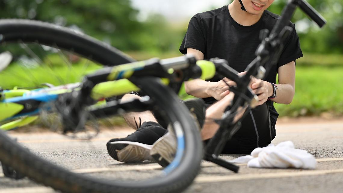  Scontro tra moto e bici 