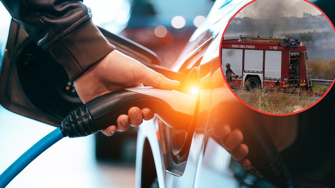 Orbassano, auto elettrica in fiamme