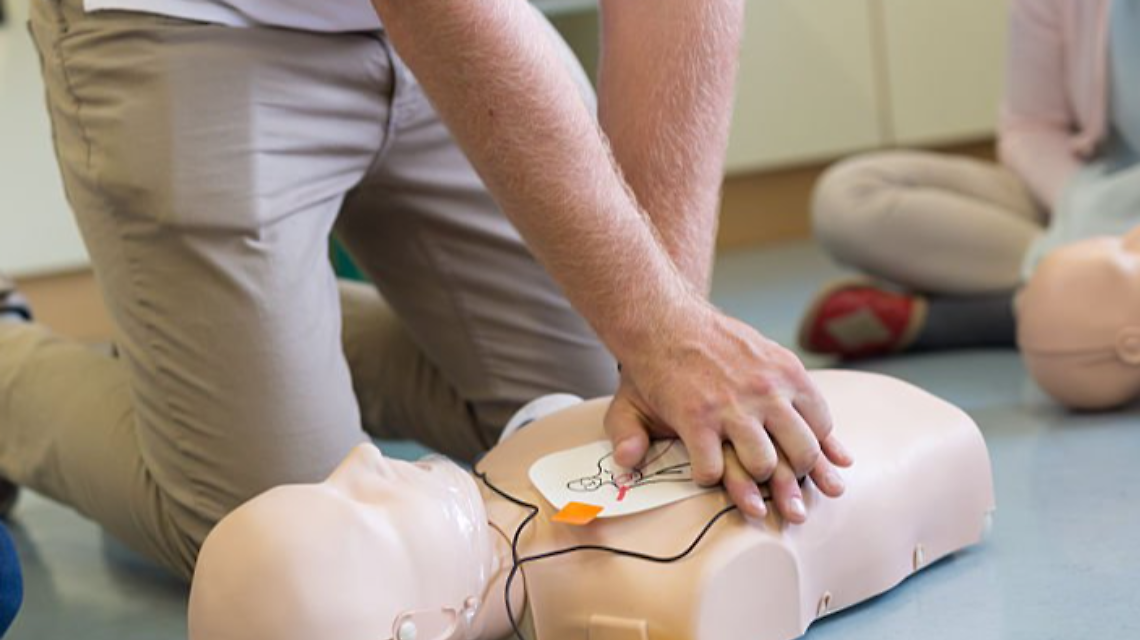 Defibrillatori pubblici a Borgaro: la minoranza chiede trasparenza sui dati e manutenzione