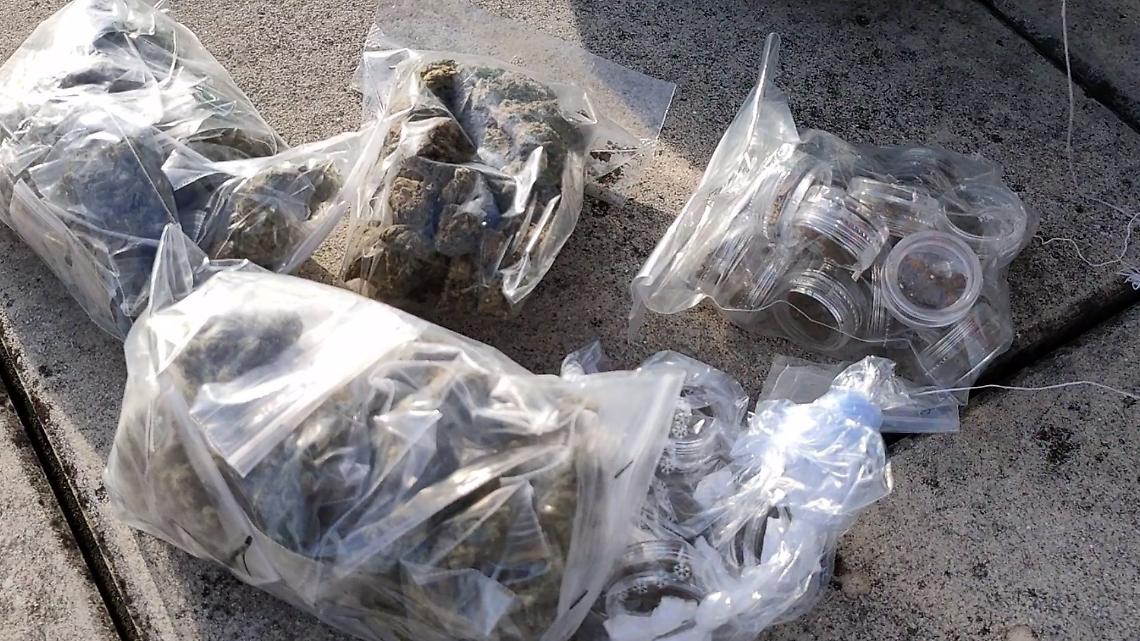 Marijuana nel forno e 1.800 euro in contanti