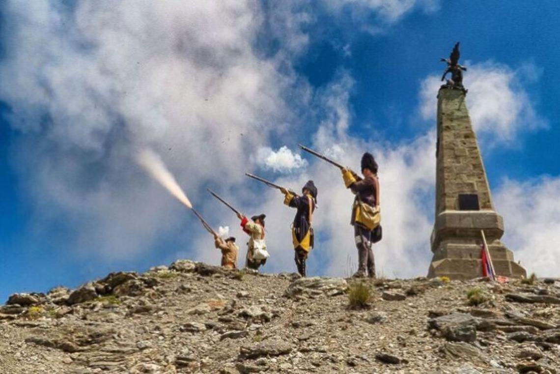 Assietta, 277 anni dopo: tamburi, fiaccole e uniformi per la battaglia simbolo dell’identità piemontese