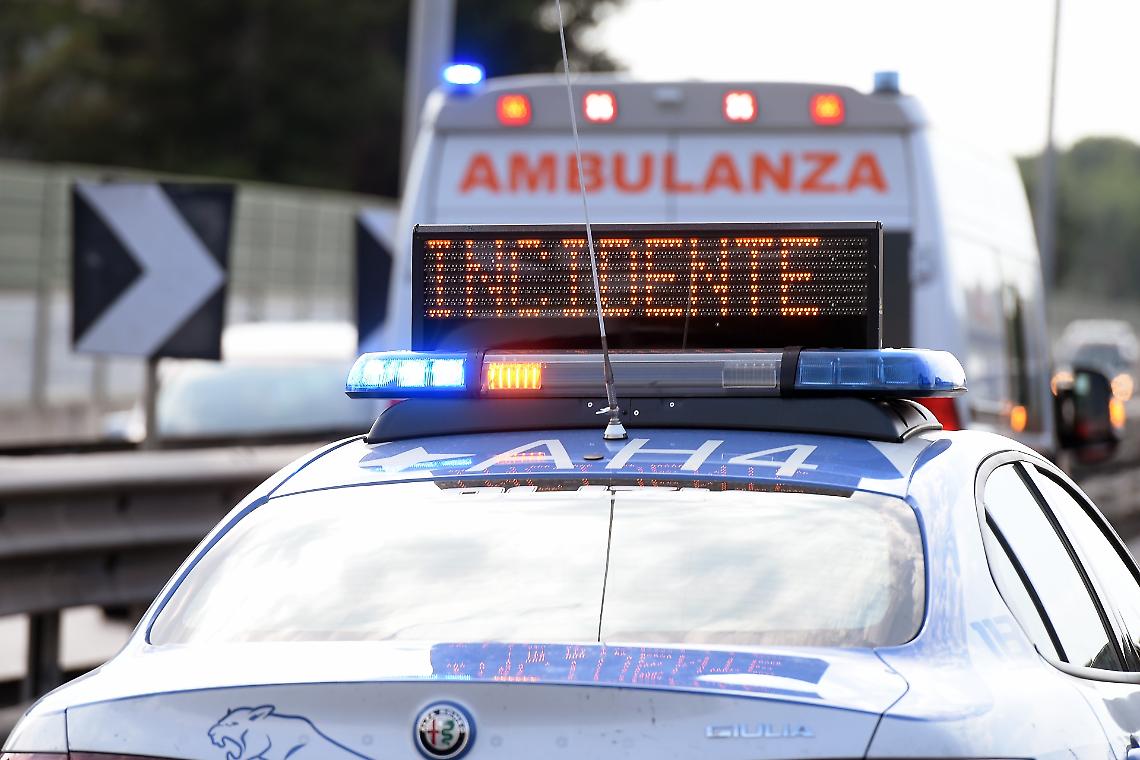 Schianto a Frera sulla 460 del Gran Paradiso: motociclista contro un muretto, poi l’urto con un’auto