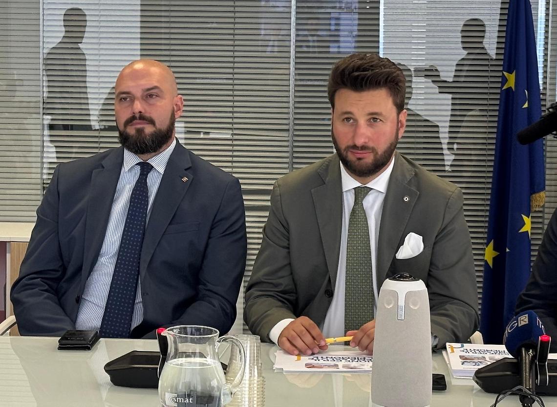 Sanità piemontese allo sfascio. App, cabine di regia e volontari: la Regione sostituisce i dottori con software e slogan