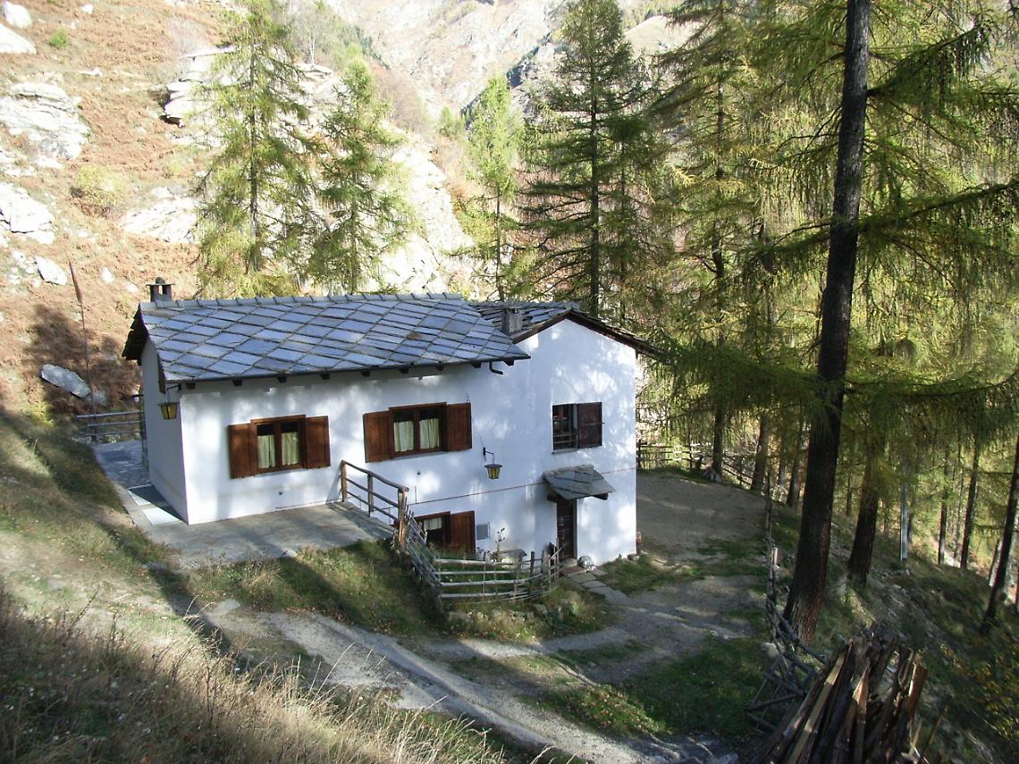 Tragedia in montagna a Bobbio Pellice: escursionista francese perde la vita in un dirupo