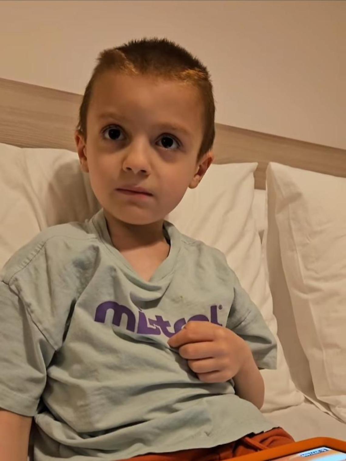 “Vola amore. Ora sei libero”: addio ad Alessandro, il piccolo guerriero di Caselle che ha insegnato al mondo cosa significa vivere davvero