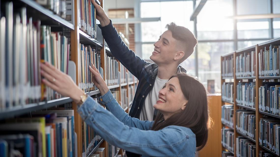 Boom di prestiti e giovani lettori: la biblioteca che sfida caro-libri e crisi dell'editoria