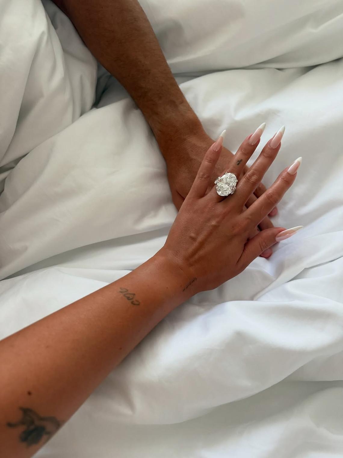 cr7 mette l’anello alla vita: il “sì” di Georgina, il brillocco da un milione e la partita dei sentimenti