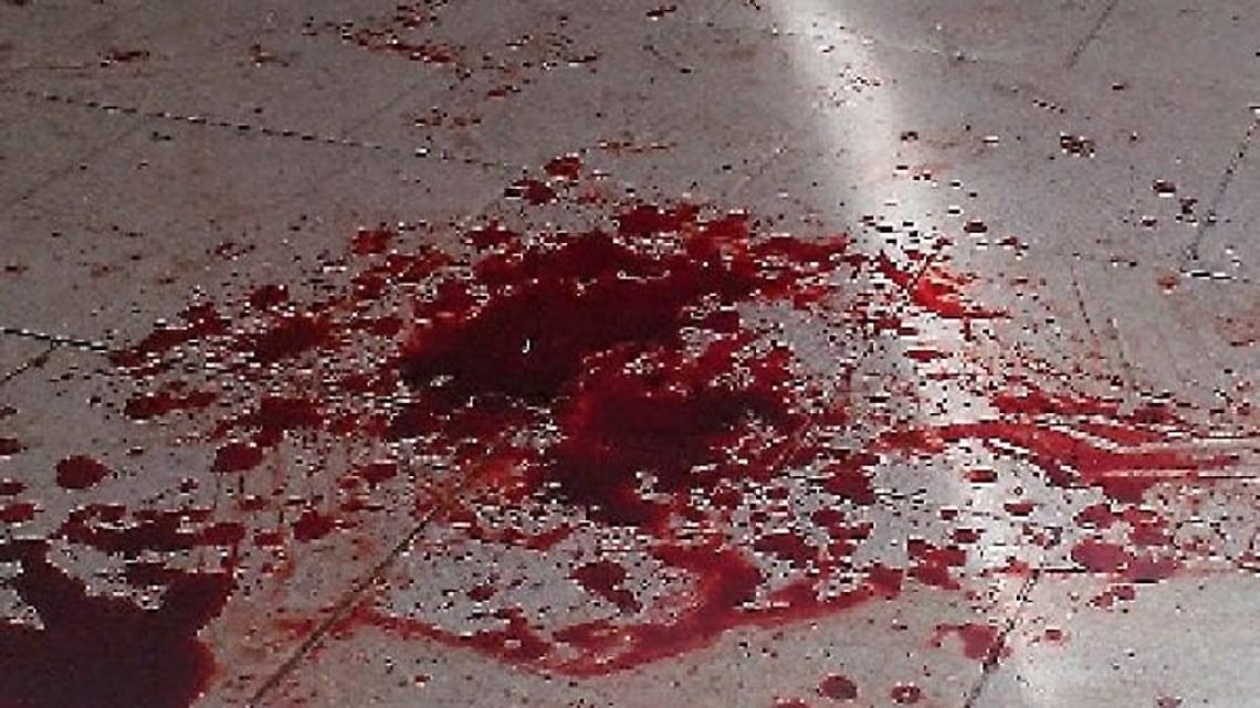 Chivasso, uomo si ferisce sotto il porticato della stazione: indagini sulle cause