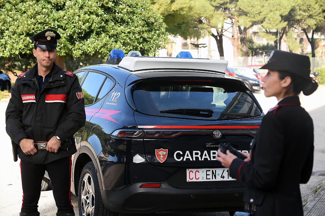 La torcia lo tradisce, l’inferriata lo ferma: arresto ad Albenga durante un tentato furto