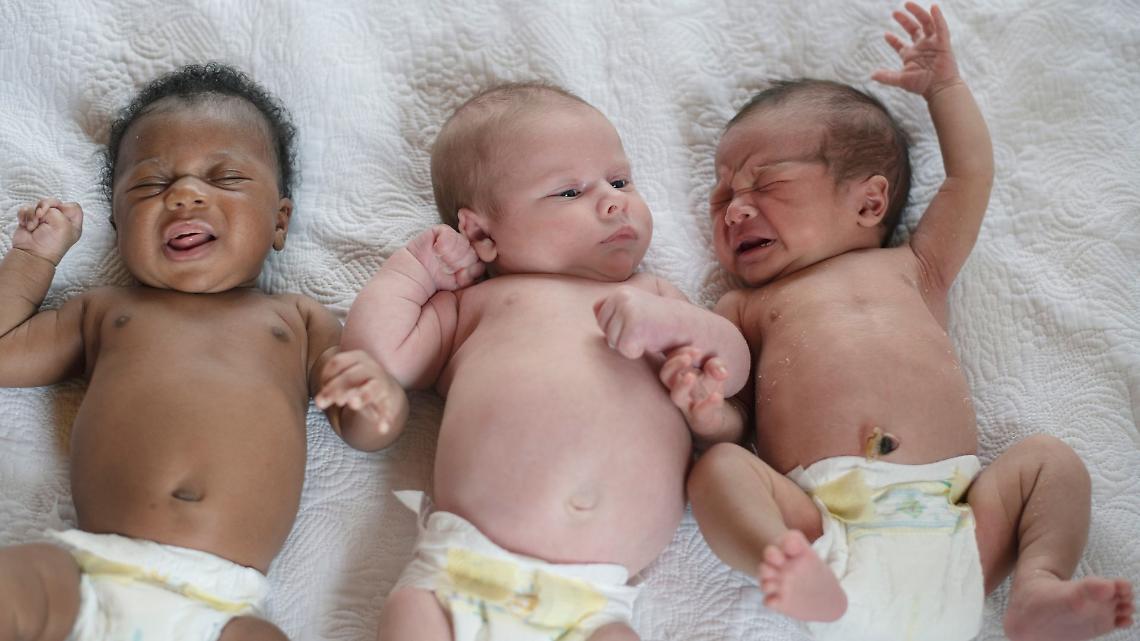 Nascono nove bimbi in un solo giorno 