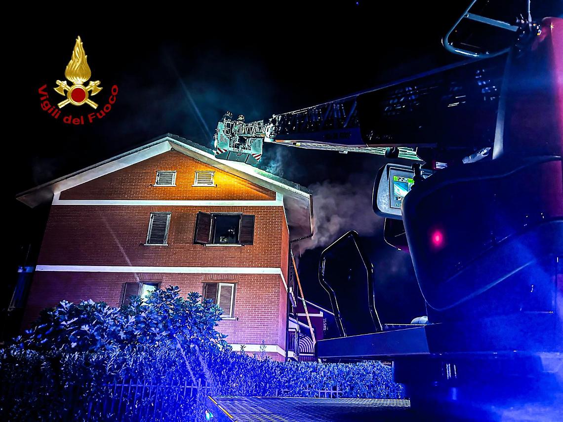 Rivalta, muore a 28 anni intrappolata nell’incendio di casa: salvo il padre