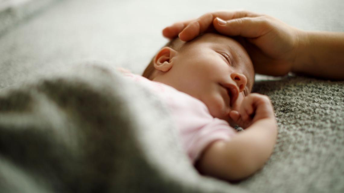La neonata nata in mare a Caulonia ha già una famiglia: l’affido resta in Calabria