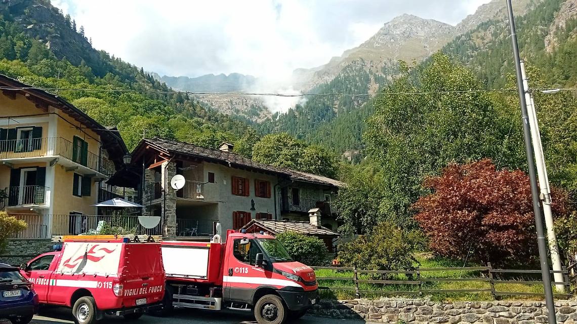 Forzo assediata dal fuoco: Ronco Canavese chiama, i soccorritori rispondono