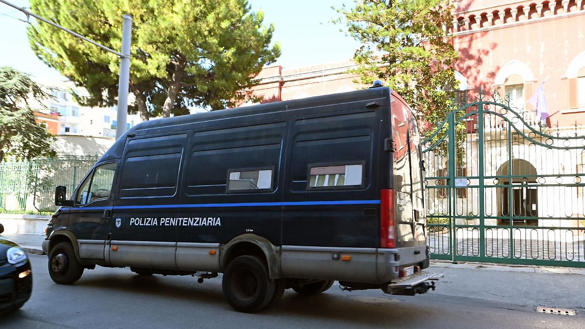 Carcere di Alba nel caos