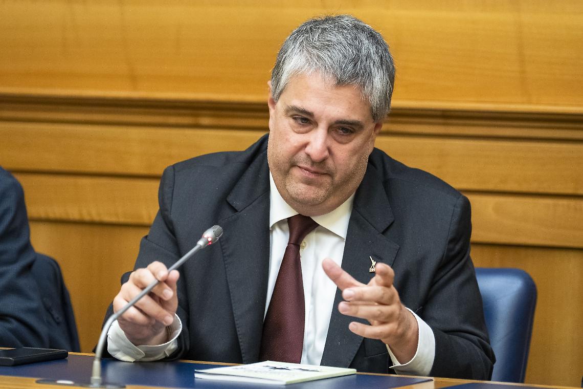 Giglio Vigna e il morso eterno: quando la politica ti prende… alla testa