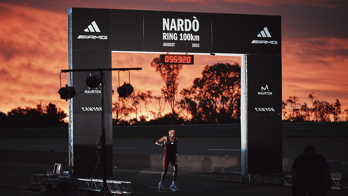 Kubheka abbatte il muro delle 6 ore sui 100 km a Nardò: record, tecnologia e domande