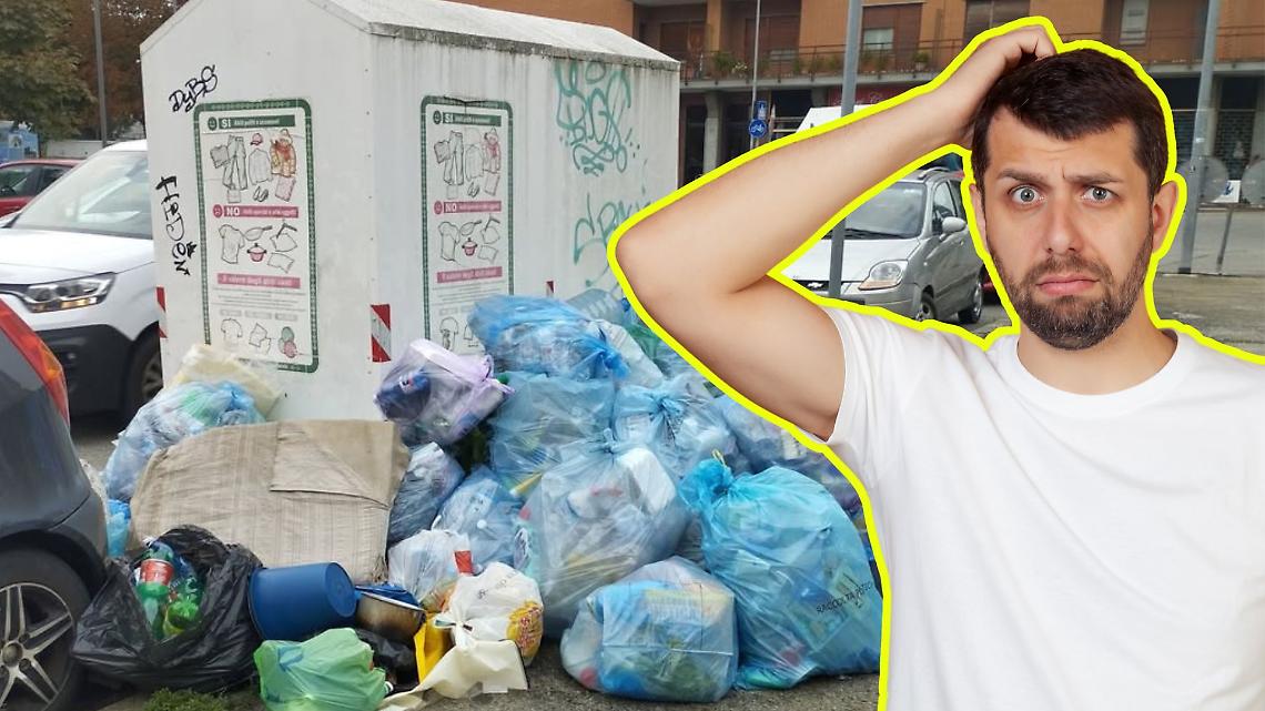 Via del centro sommersa dai rifiuti: proteste sui social