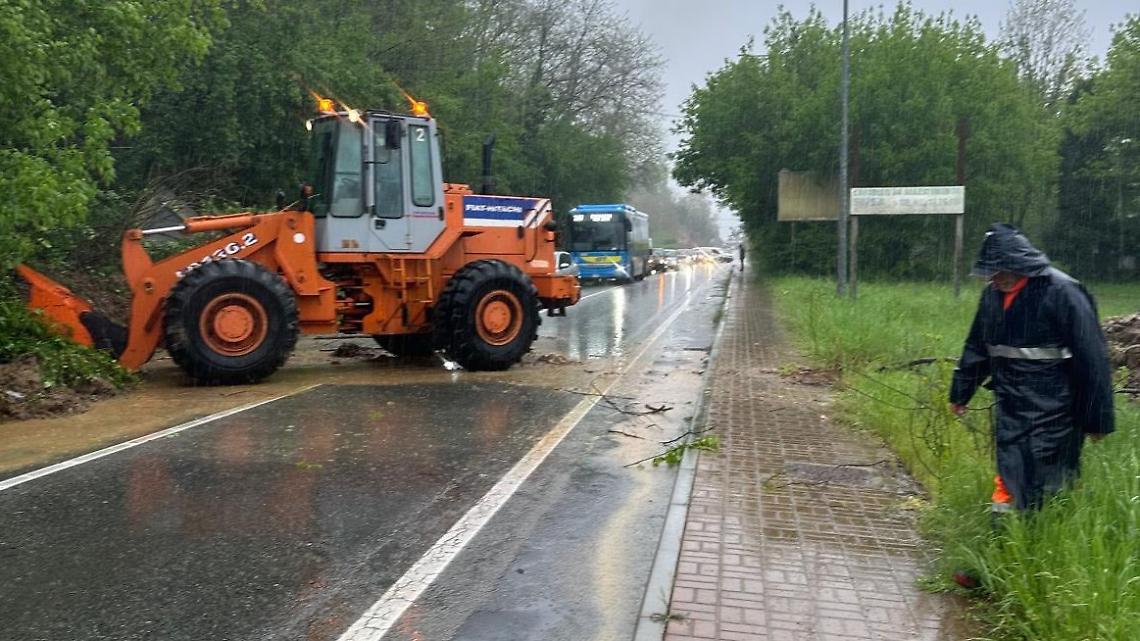 Sì alla ricostruzione delle strade dopo l'alluvione. Ma il sindaco lancia l'allarme: "Ora tocca alla Regione"