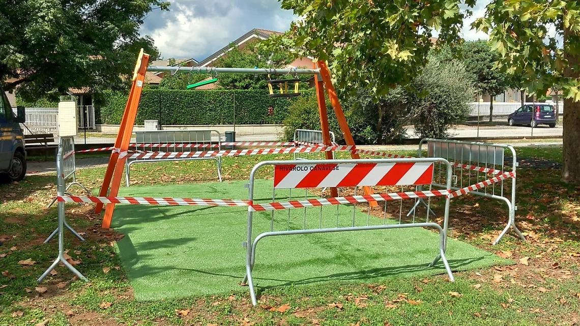 Altalene nuove e giochi