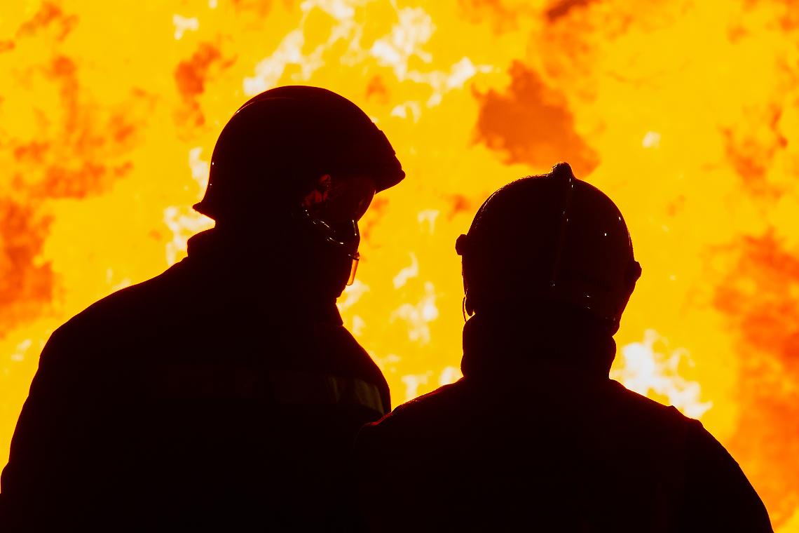 Panda in fiamme a Moncalieri, l’auto prosegue senza freno a mano e si schianta
