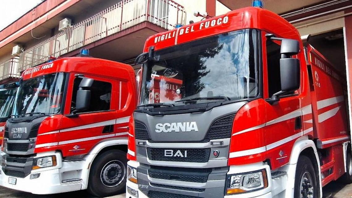 Auto a benzina in fiamme sulla A4 nel Novarese