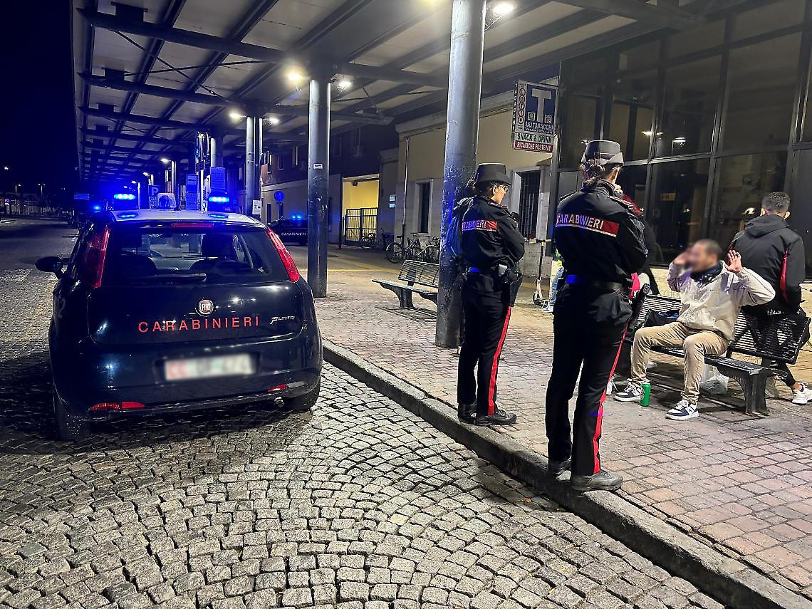 Più controlli in stazione a Chivasso dopo l’ennesima aggressione. Domani partono gli "sgomberi". Inefficaci le ordinanze di Castello. SEL attacca Fratelli d'Italia