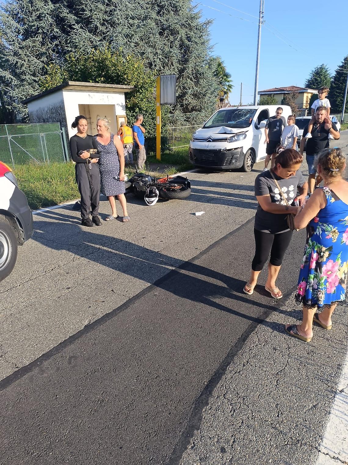 Bairo-Agliè, frontale tra furgone e moto
