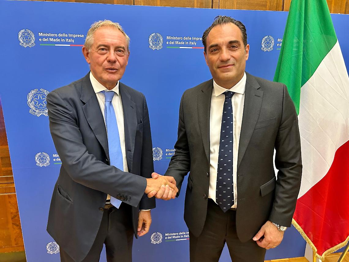 Stellantis tra governo, Europa e sindacati: il futuro dell’auto italiana appeso a un filo