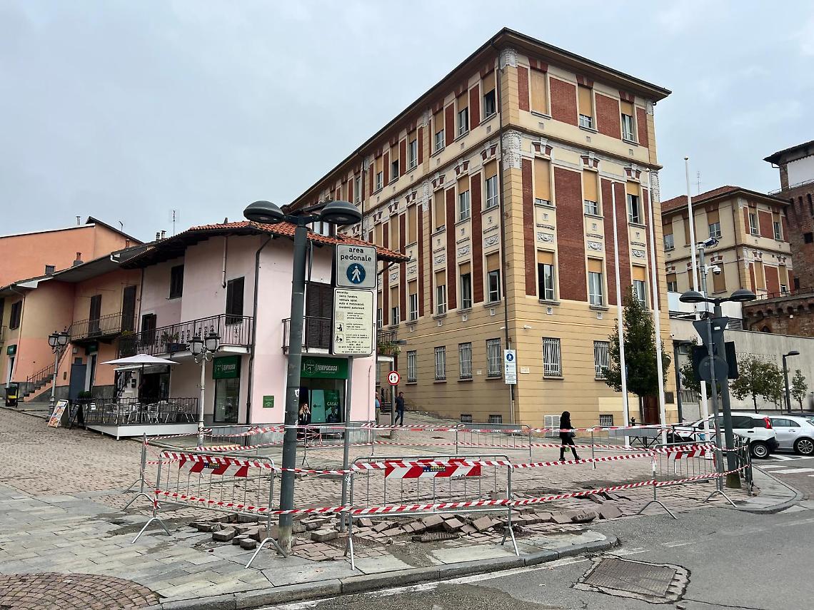 Nubifragio nella notte a Settimo Torinese: danni nel centro e infiltrazioni nelle scuole