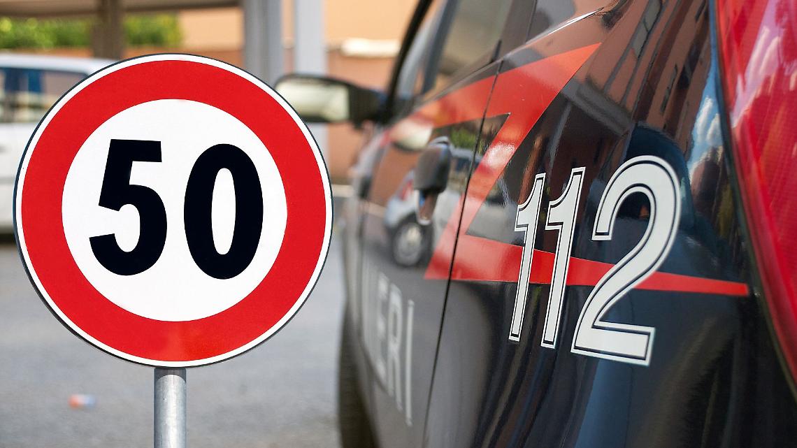 Settimo Torinese, a 90 all’ora in città: fermato dai Carabinieri e patente ritirata
