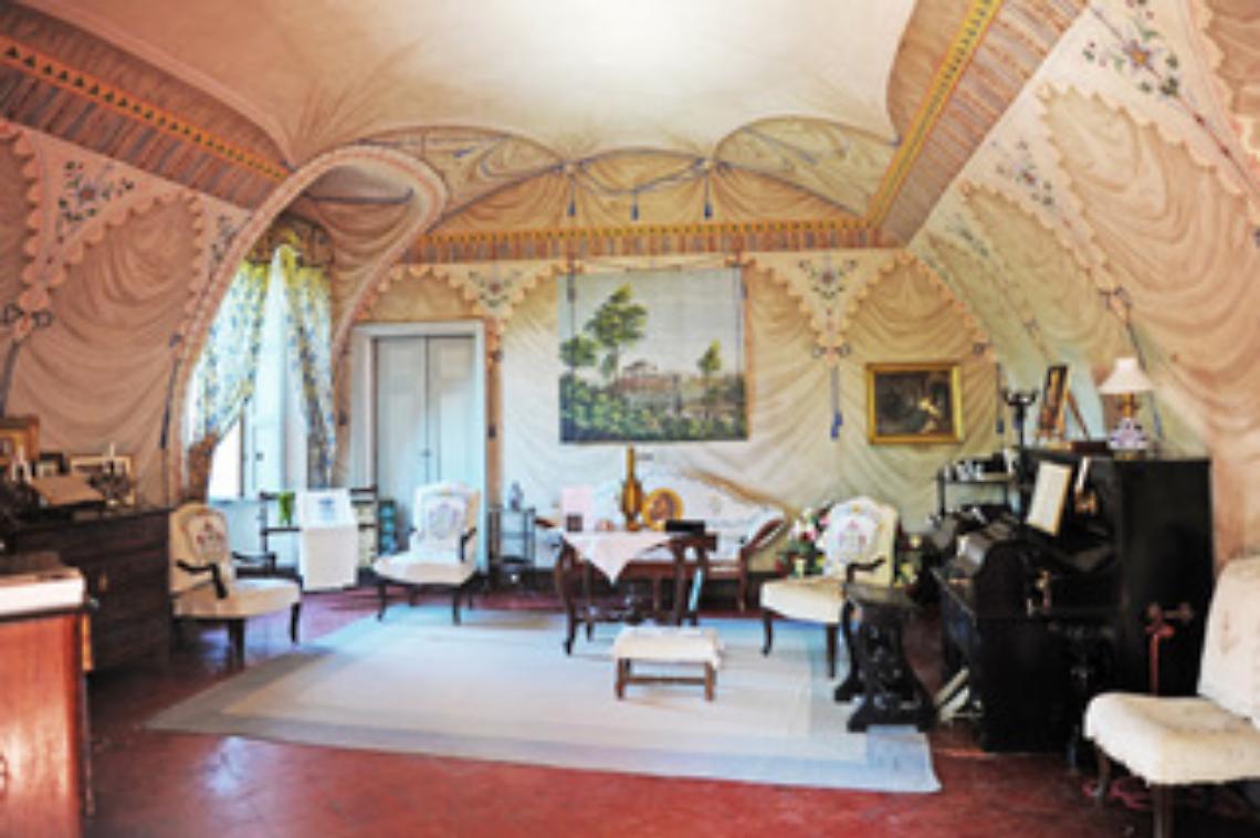 Il punto croce in mostra al Castello di Pralormo: un viaggio tra tradizione e creatività tessile