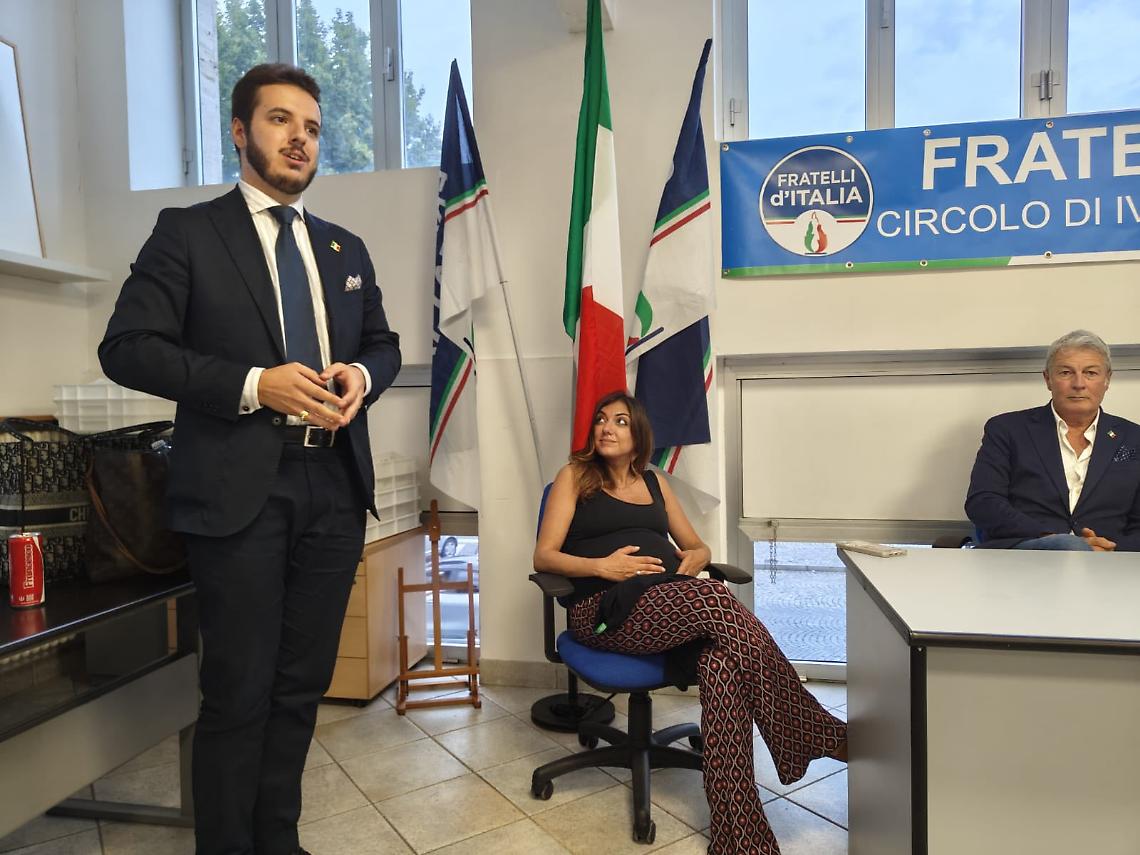 Fratelli d’Italia inaugura la nuova sede a Ivrea: “Un punto di riferimento per la città”