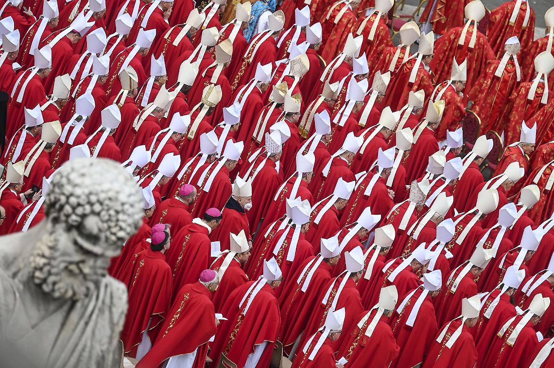 Le colpe dei vescovi e i preti che abbandonano