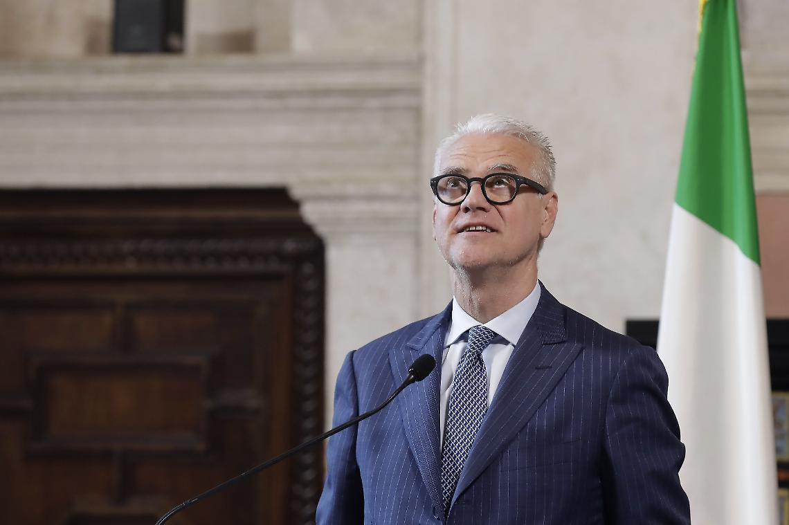 Bagarre alla Festa dell’Unità di Torino: contestato il ministro Zangrillo. La Russa lo difende
