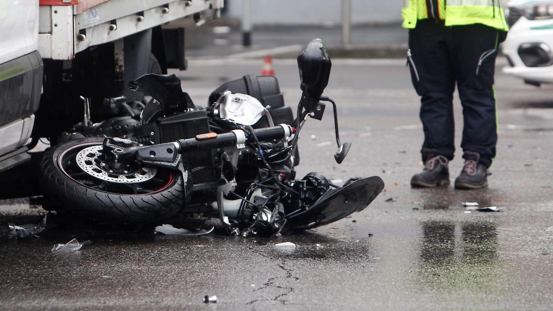 Motociclista di 34 anni