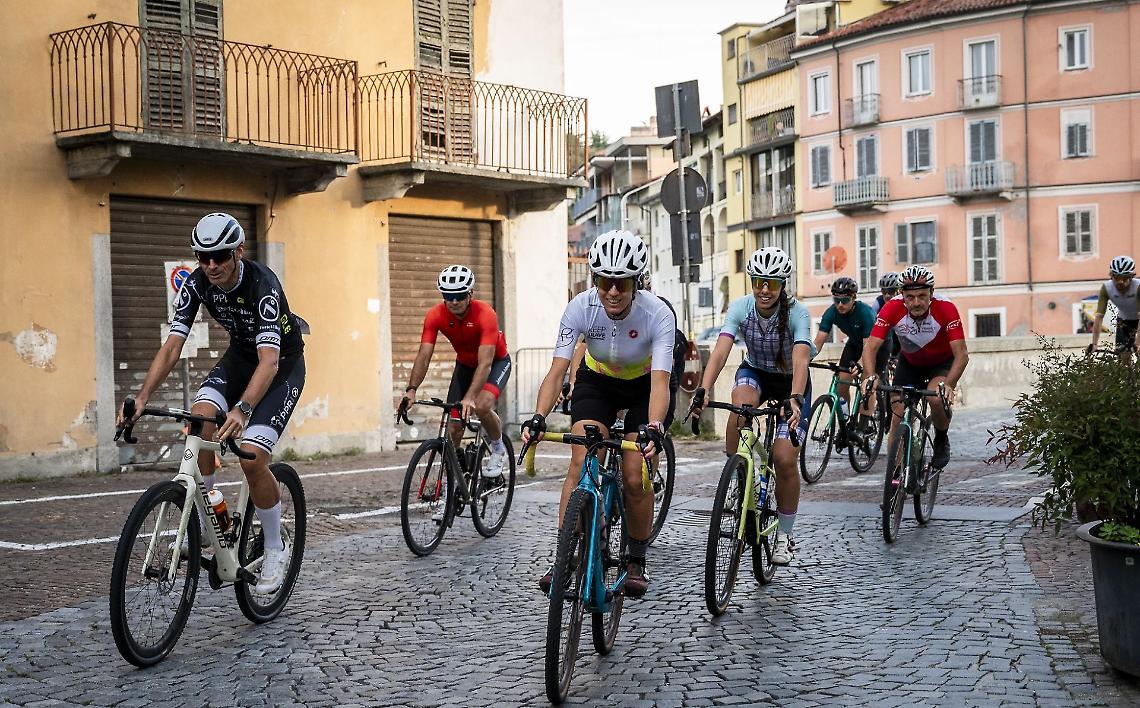 Nova Eroica Ivrea, trionfano Gianola e Felesini: il gravel porta 300 ciclisti sulle strade del Canavese
